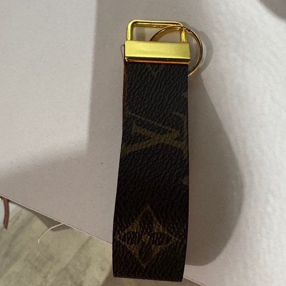 LV drawing Brown and Gold Keychain - Picture 2 of 2